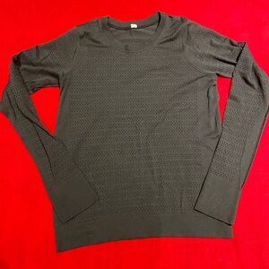 Lululemon Women’s Size 4 Mesh Long Sleeve Workout Top